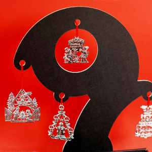 Display 655 in Gr&ouml;&szlig;e 09 inklusive Kartoneinlage und doppelseitigem Deko-Baum
